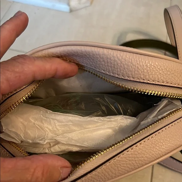 Bundle of Michael kors oval crossbody bags - Picture 8 of 8